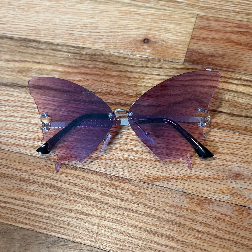 Butterfly-Shaped Purple Sunglasses